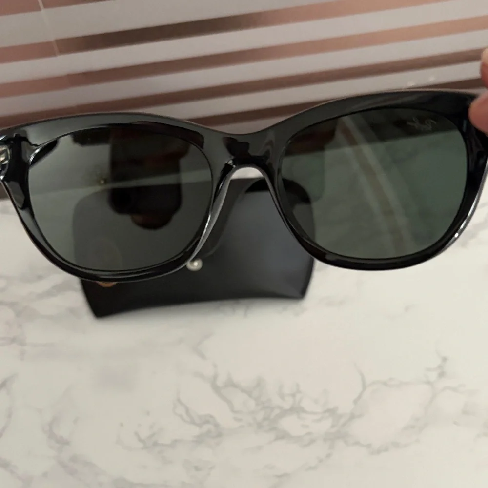 Ray-Ban Women's Black Frame Sunglasses with Dark Lenses - Picture 3 of 6